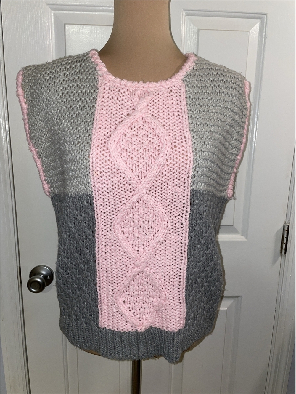 VTG BRAMBLE LANE Airy SLEEVELESS OPEN WEAVE/CABLE HAND KNITTED Sweater  M